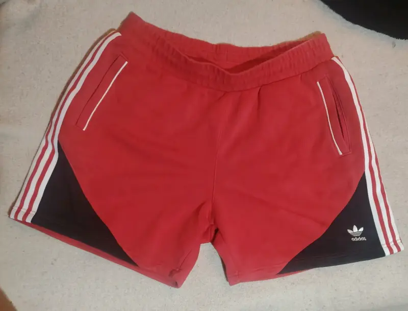 Shorts deportivos rojos Adidas talla L - 1