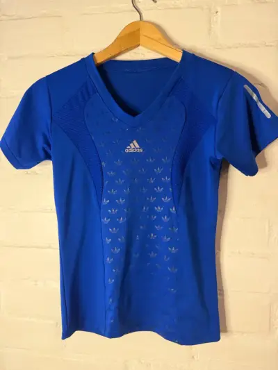 Polera deportiva azul Adidas para mujer - miniatura 1