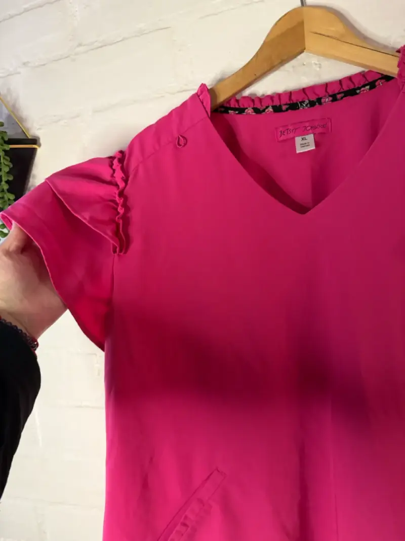 Top clínico fucsia con volantes para mujer - 2