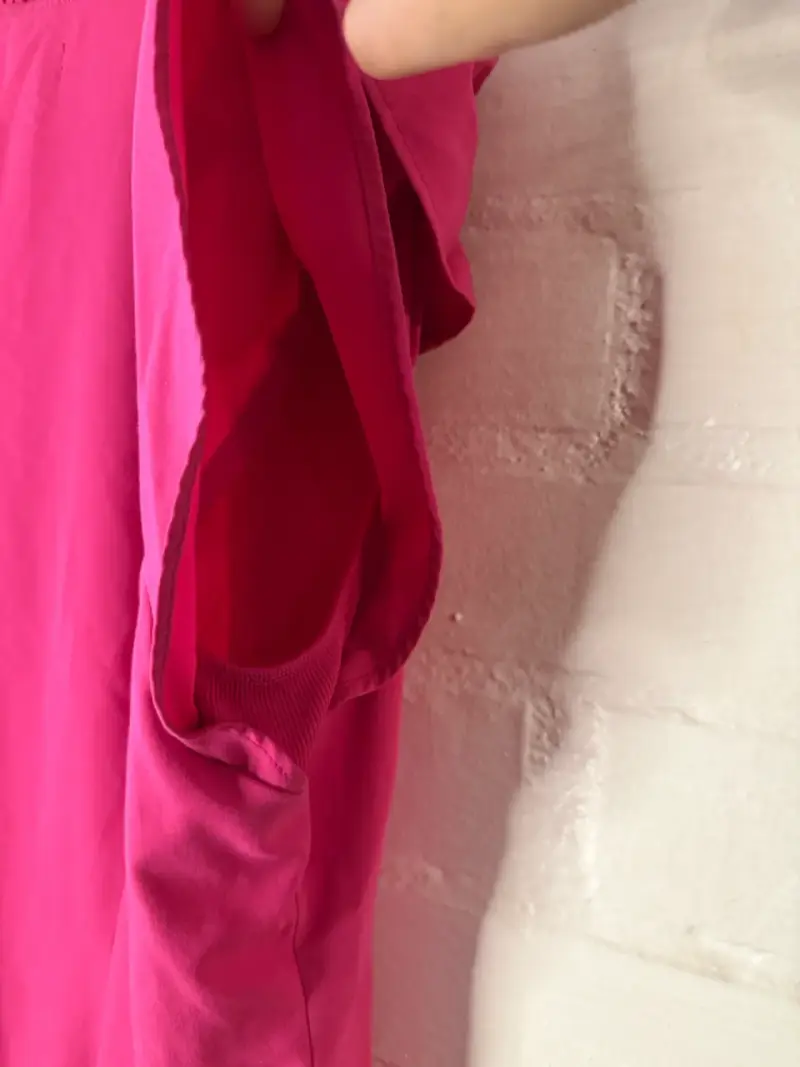 Top clínico fucsia con volantes para mujer - 3