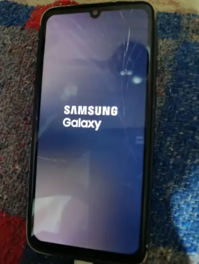 Samsung Galaxy A33 5G con Pantalla Dañada - miniatura 3