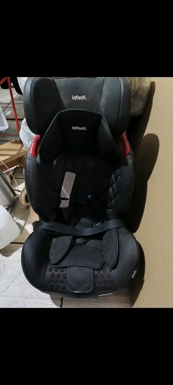 Silla de Auto Infanti Negra para Bebé