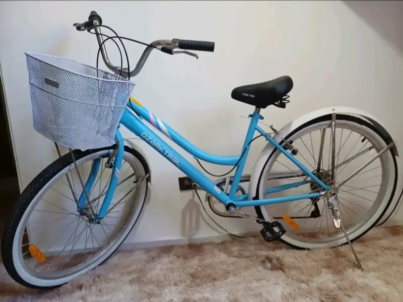 Bicicleta Ozark Trail azul con canasto - 1