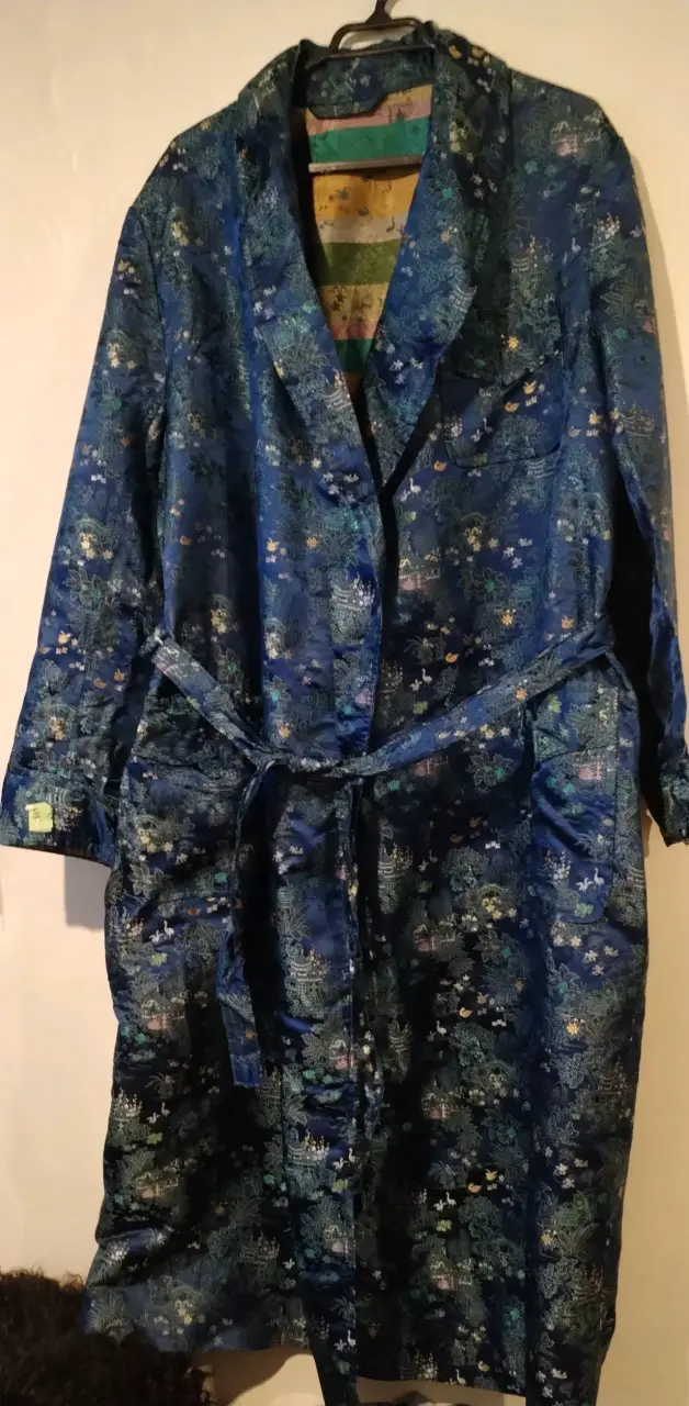 Bata de Seda Azul con Estampado Floral - 1