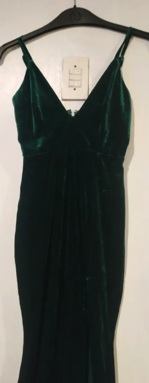 Vestido largo verde esmeralda con tirantes - 2