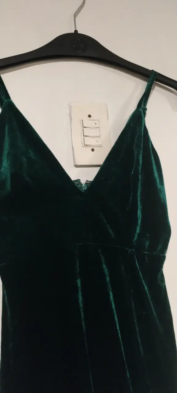Vestido largo verde esmeralda con tirantes - 4
