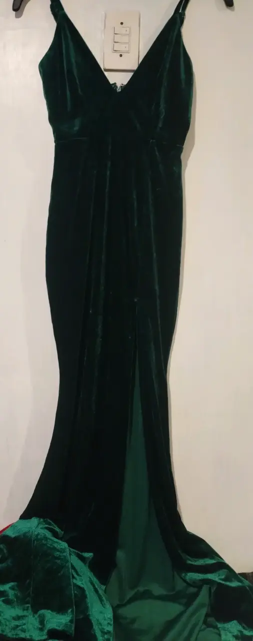 Vestido largo verde esmeralda con tirantes - 5