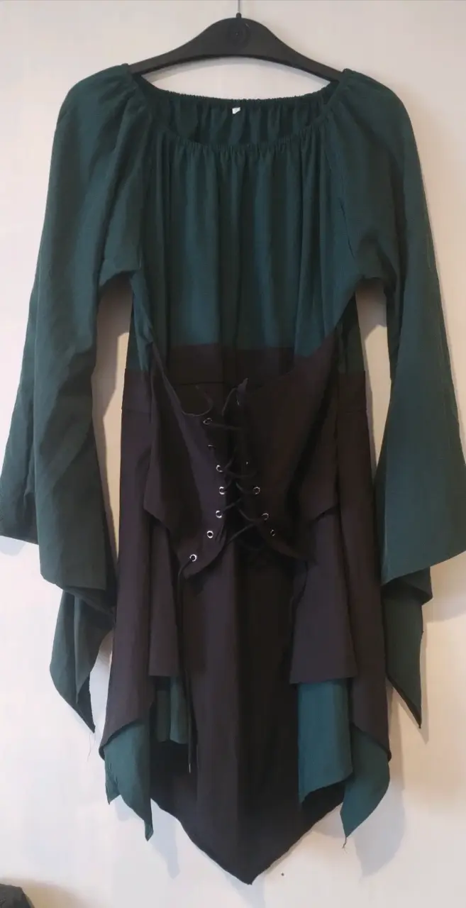 Vestido medieval verde con corsé negro - 2