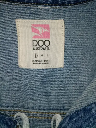 Chaqueta de mezclilla con diseño de flamenco para mujer - miniatura 3