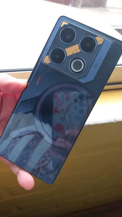 Smartphone GT20 Pro con diseño futurista - miniatura 2