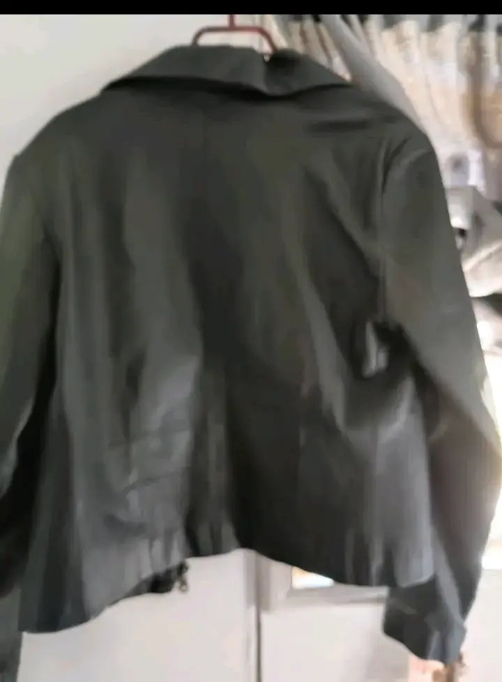 Chaqueta de cuero negra Sybilla talla M - 2