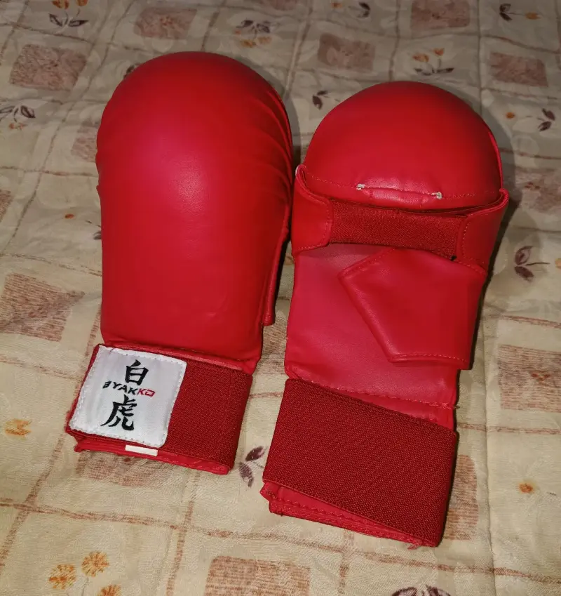 Guantes de Karate Rojos Yakko