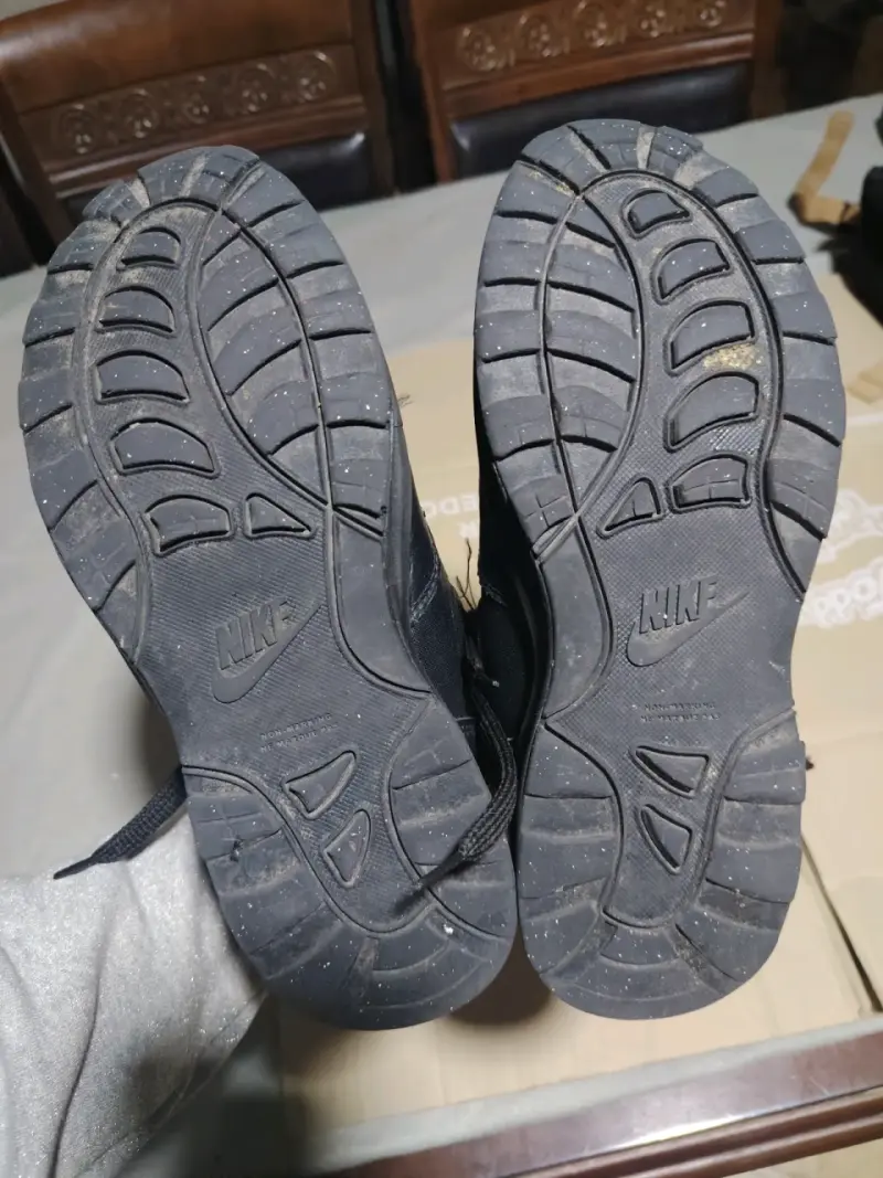 Botas deportivas Nike negras y azules para hombre - 2