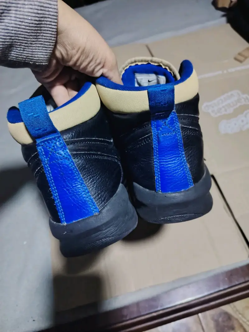 Botas deportivas Nike negras y azules para hombre - 3