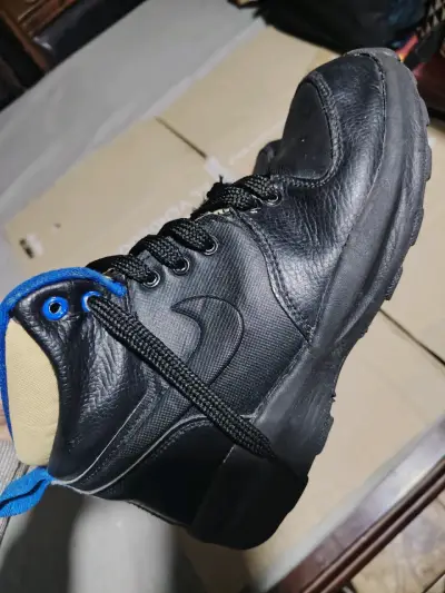 Botas deportivas Nike negras y azules para hombre - miniatura 6