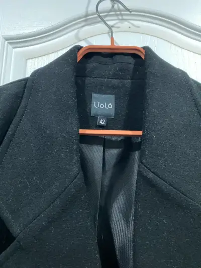 Chaqueta negra de mujer Liolà con botones dorados - miniatura 4