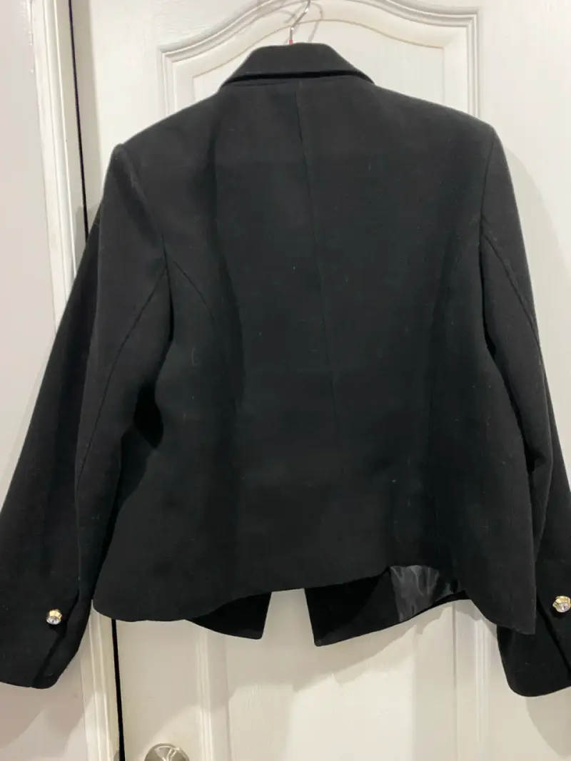 Chaqueta negra de mujer Liolà con botones dorados - 5