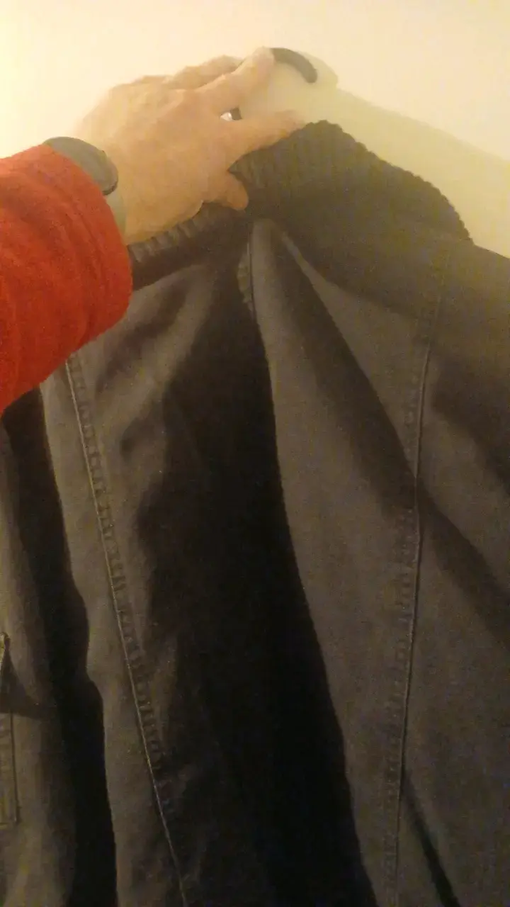 Chaqueta negra con cuello de punto - 2