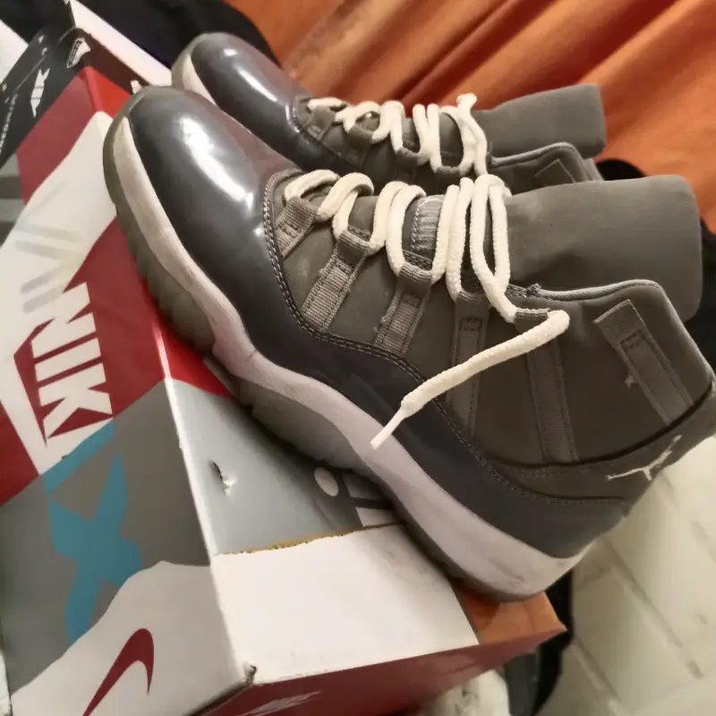 Air Jordan 11 gris - 3