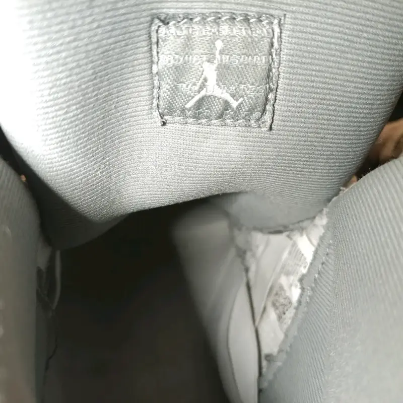 Air Jordan 11 gris - 4