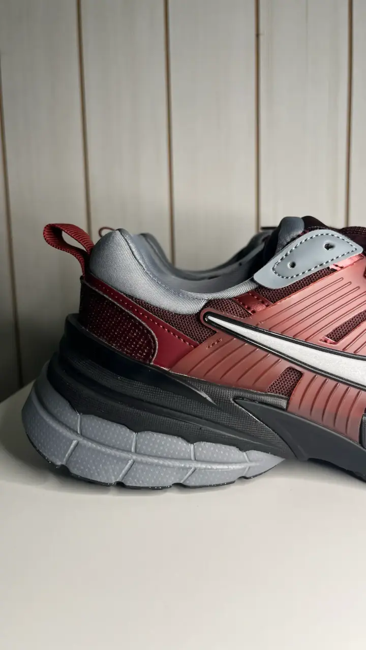 Zapatilla nike V2K run talla 41.5(26.5cm.-8.5us) - 2
