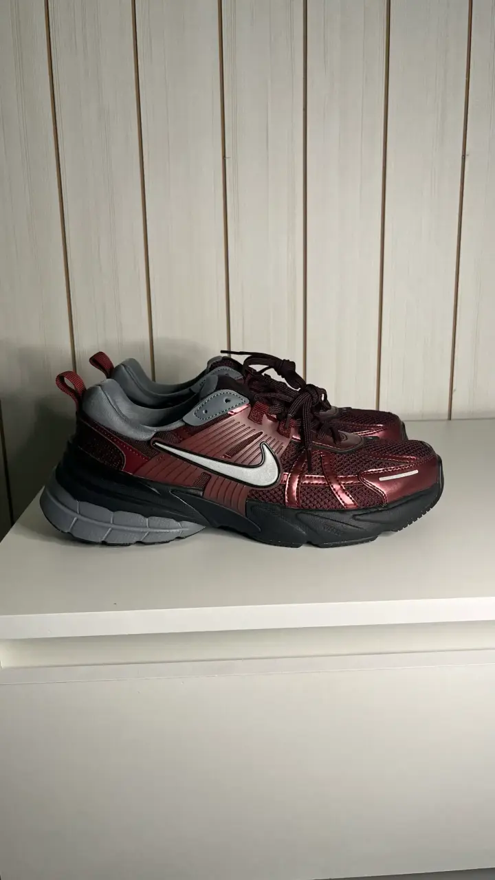 Zapatilla nike V2K run talla 41.5(26.5cm.-8.5us) - 3