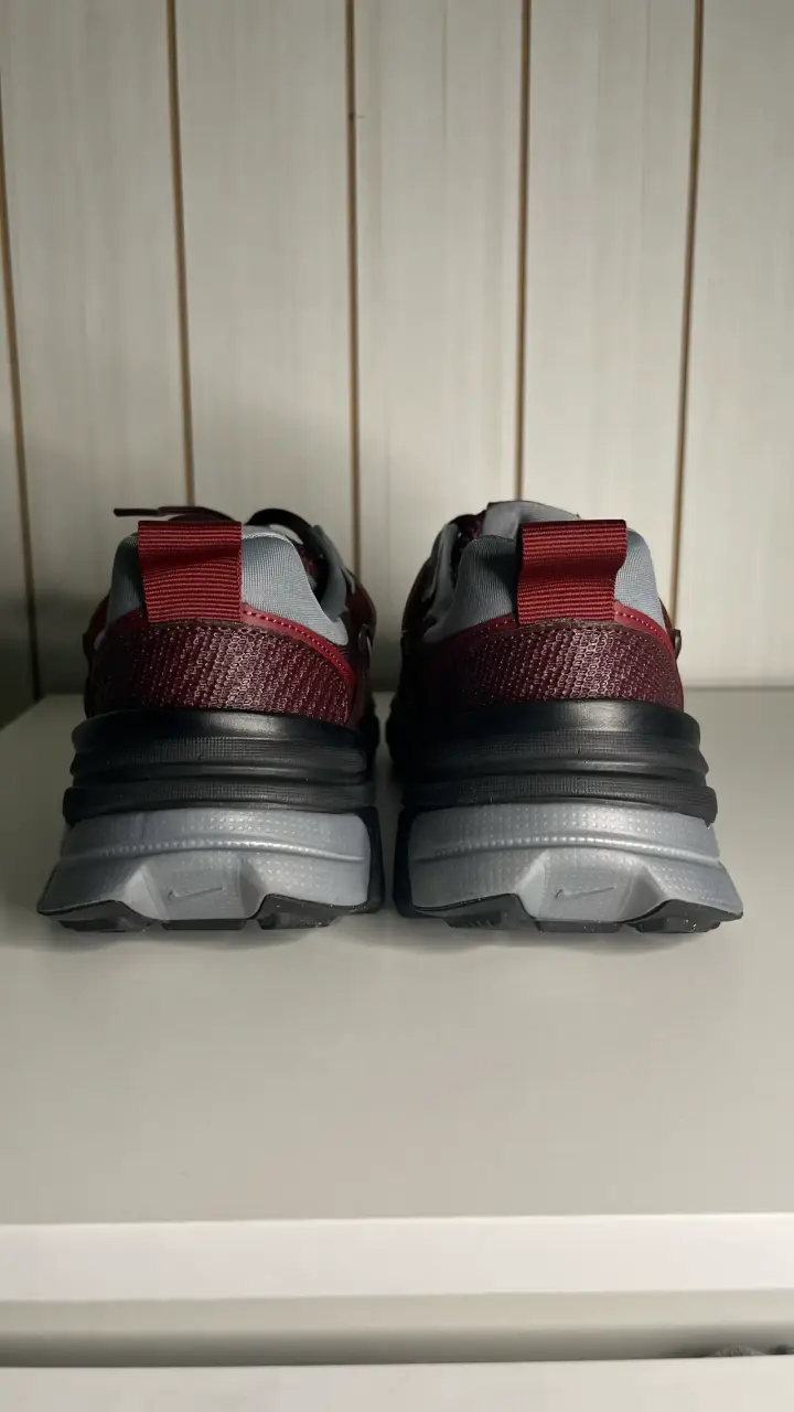 Zapatilla nike V2K run talla 41.5(26.5cm.-8.5us) - 5