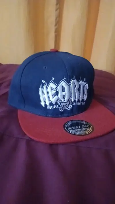 Gorra Snapback Golden Hearts Azul y Roja - miniatura 1