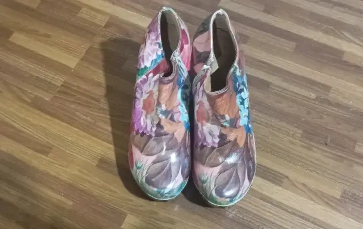 Botines de cuero, plataforma con diseño floral - 2