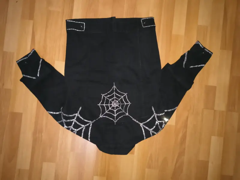 Chaqueta negra con diseño de telaraña - 3