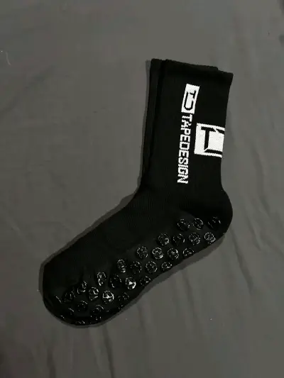 Calcetines antideslizantes negros y blancos de de - miniatura 1