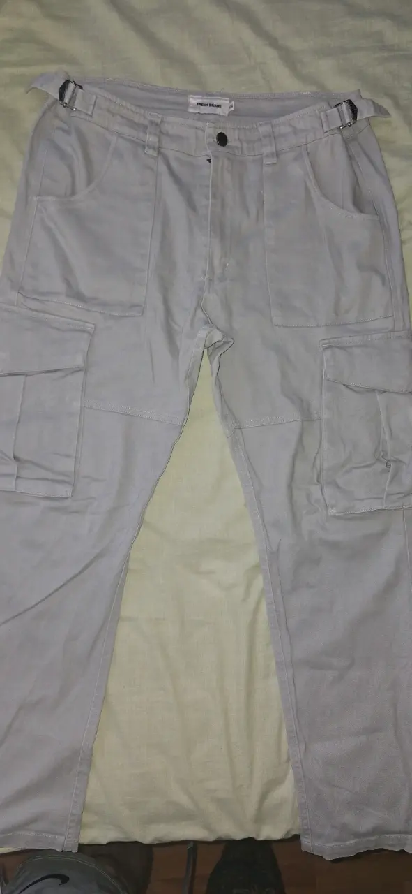 Pantalones cargo grises con bolsillos - 2