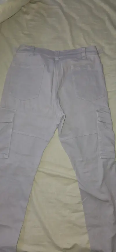 Pantalones cargo grises con bolsillos - miniatura 3