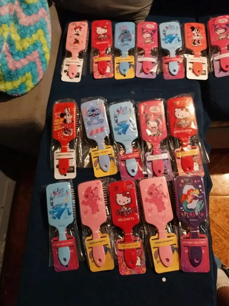 Cepillos de pelo infantiles Disney y Hello Kitty - 1