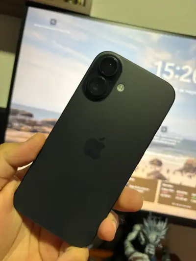 iPhone 16 negro en buen estado - miniatura 1