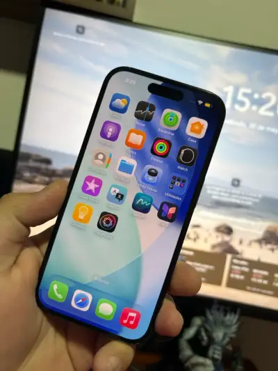 iPhone 16 negro en buen estado - miniatura 2