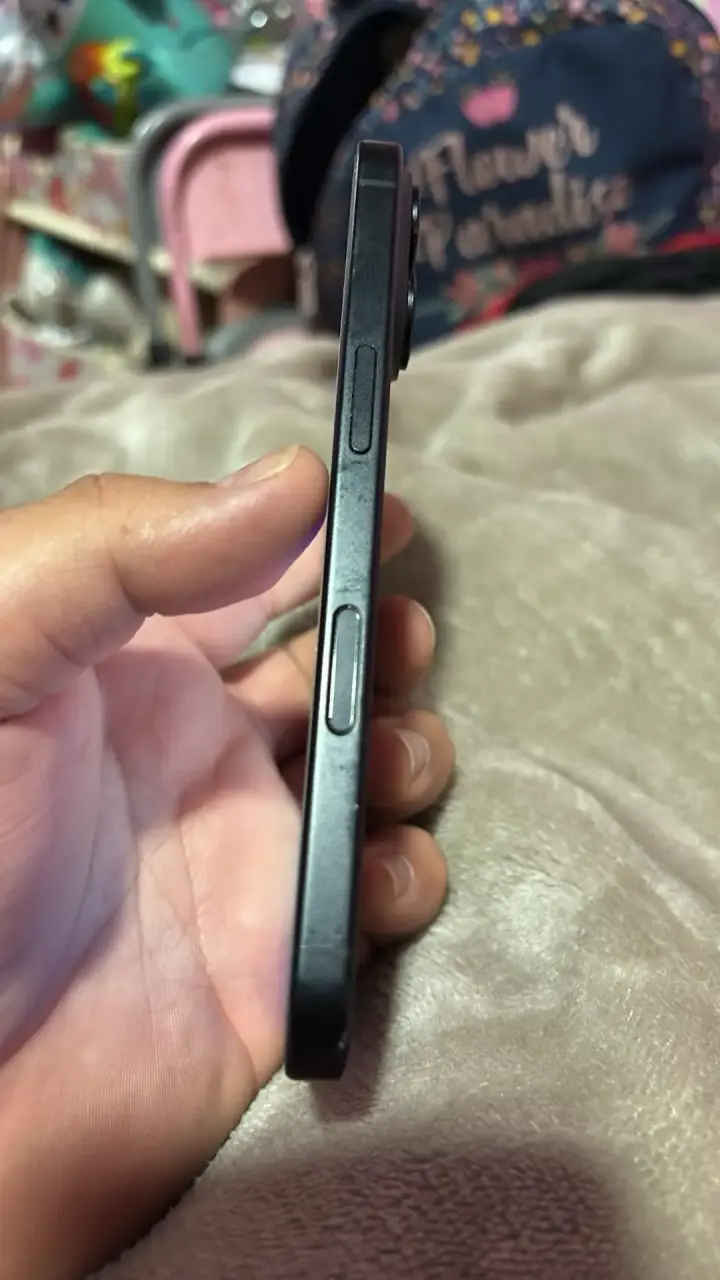iPhone 16 negro en buen estado - 4