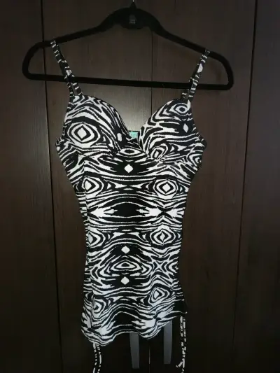 Traje de baño estampado blanco y negro talla S - miniatura 1