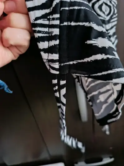 Traje de baño estampado blanco y negro talla S - miniatura 2
