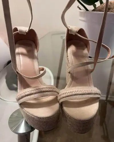 Sandalias de cuña altas color beige - miniatura 2
