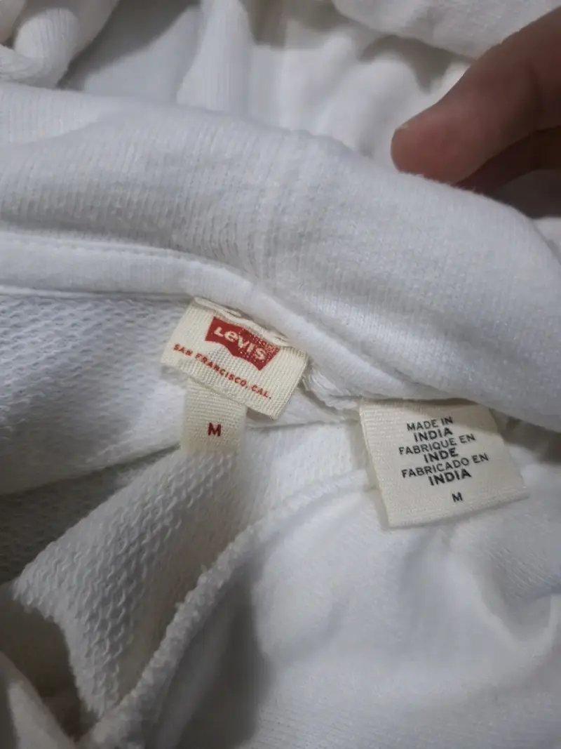 Polerón blanco Levi's con capucha - 3