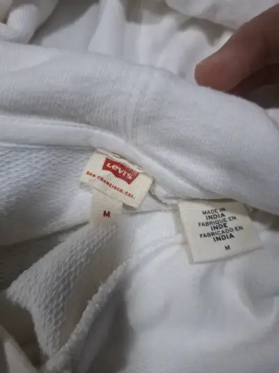 Polerón blanco Levi's con capucha - miniatura 3