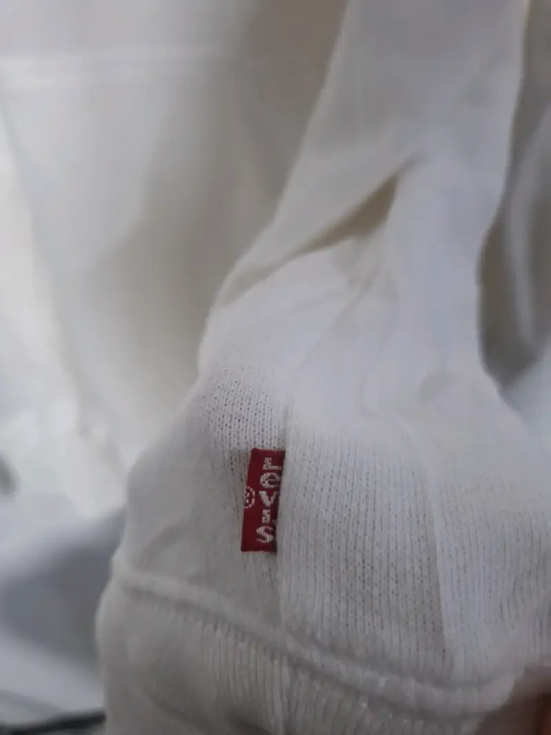 Polerón blanco Levi's con capucha - 6