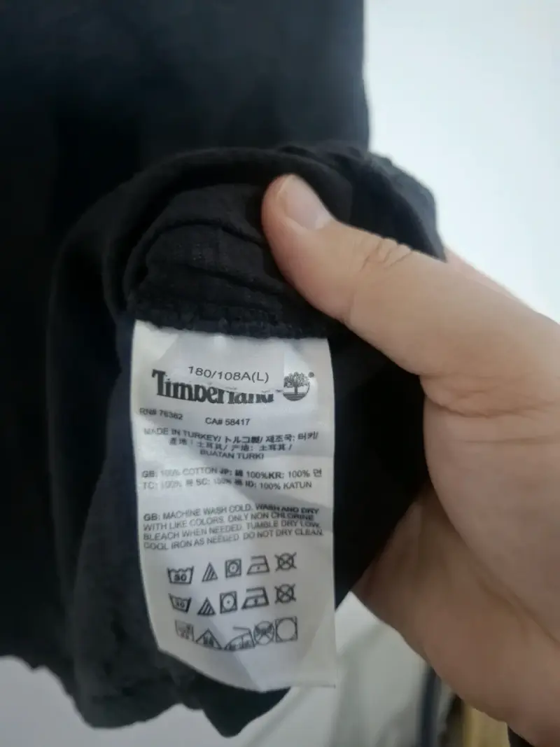 Polera Timberland negra de algodón sostenible - 6