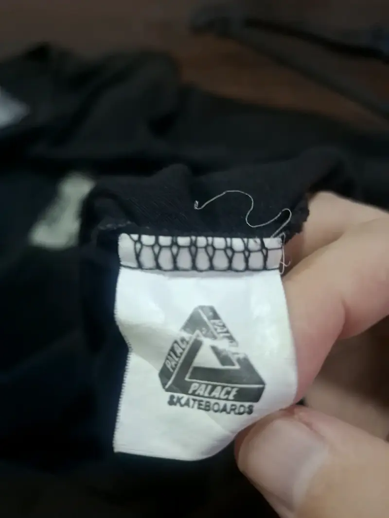 Polera negra con logo Palace grande - 6