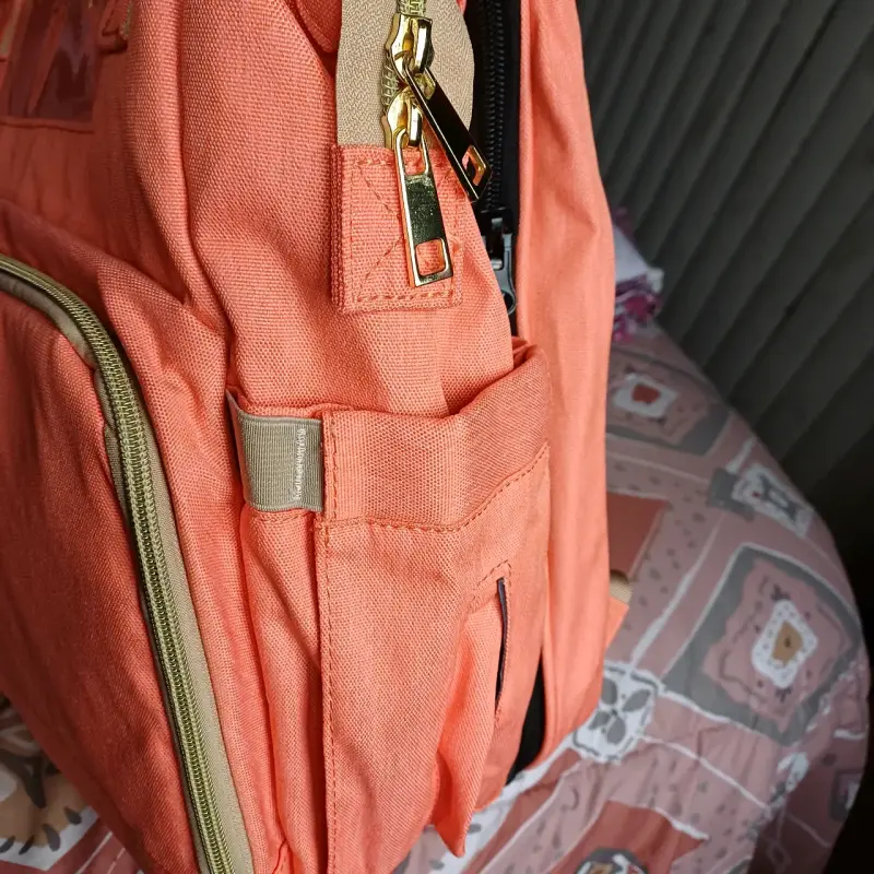 Mochila de pañales coral con múltiples compartimentos - 2