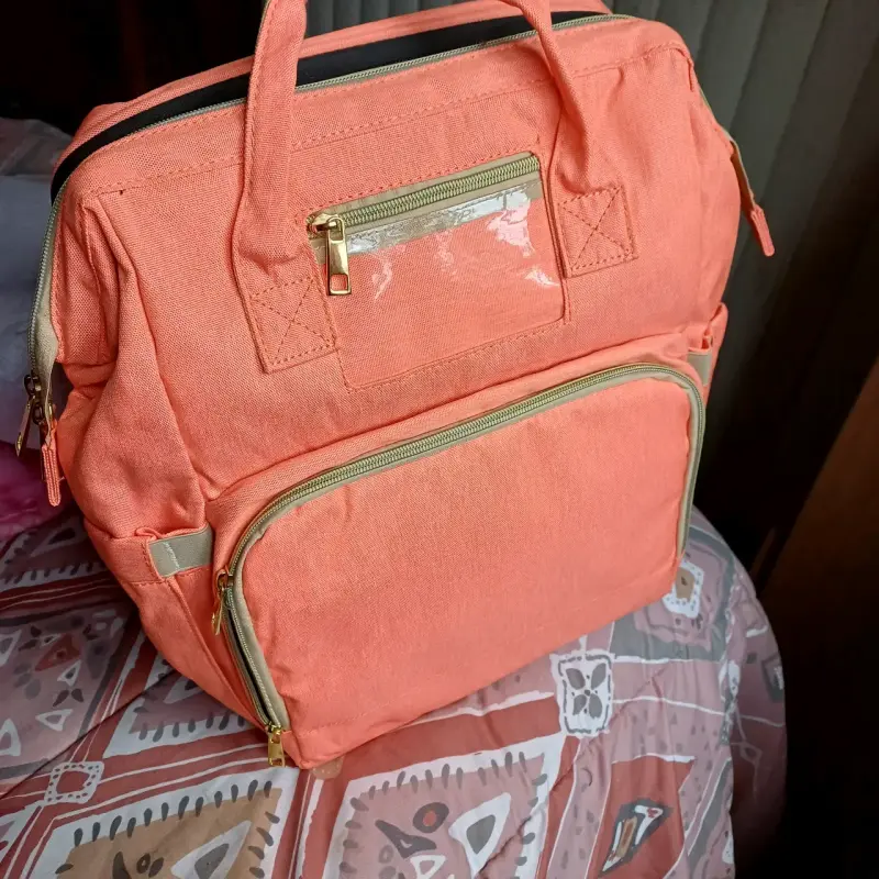 Mochila de pañales coral con múltiples compartimentos - 3