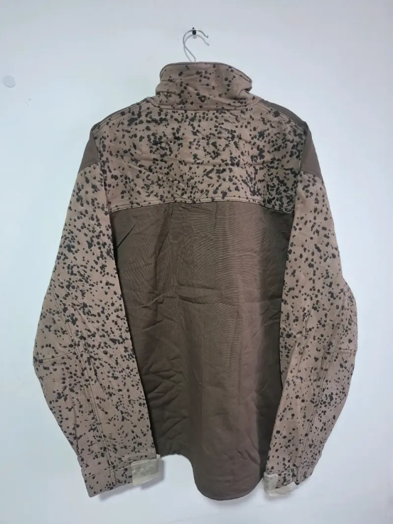 Chaqueta impermeable con diseño camuflado - 2