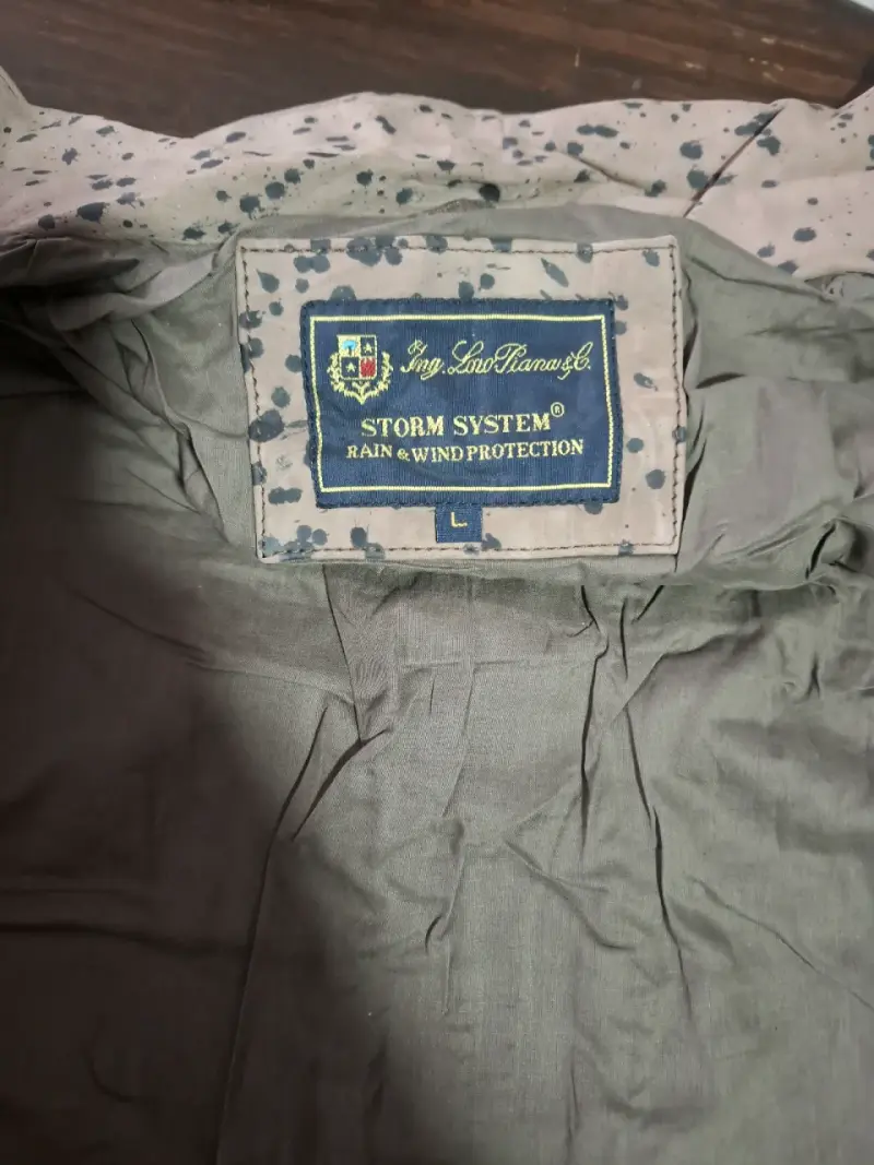 Chaqueta impermeable con diseño camuflado - 3