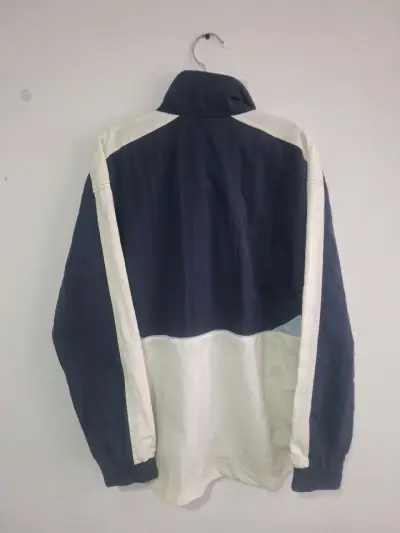 Chaqueta cortaviento azul y blanca Hollister - miniatura 2